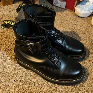 DR MARTENS